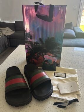 GUCCI Flip Flops Slides with dustbag Size 7